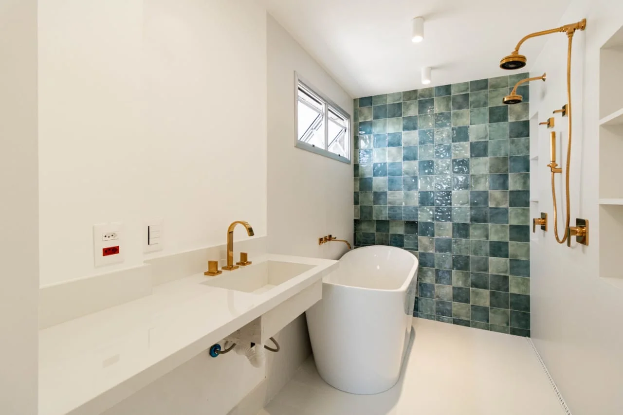 Banheiro com banheira - Acabamento premium