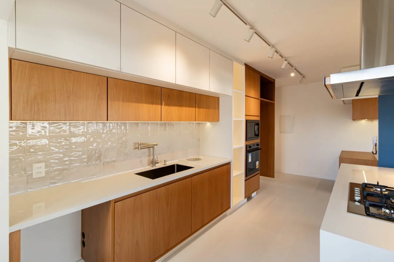 Cozinha com bancada - Vista lateral